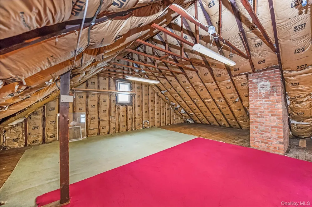 94 Fallwood Parkway Farmingdale, NY 11735