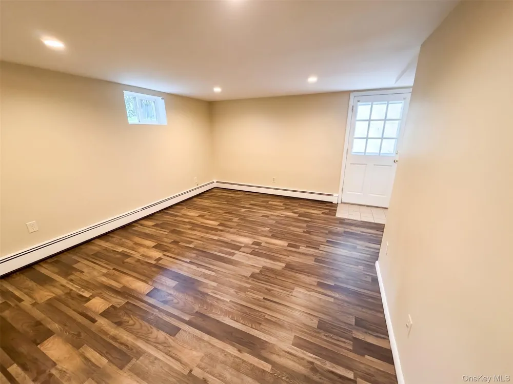 94 Fallwood Parkway Farmingdale, NY 11735