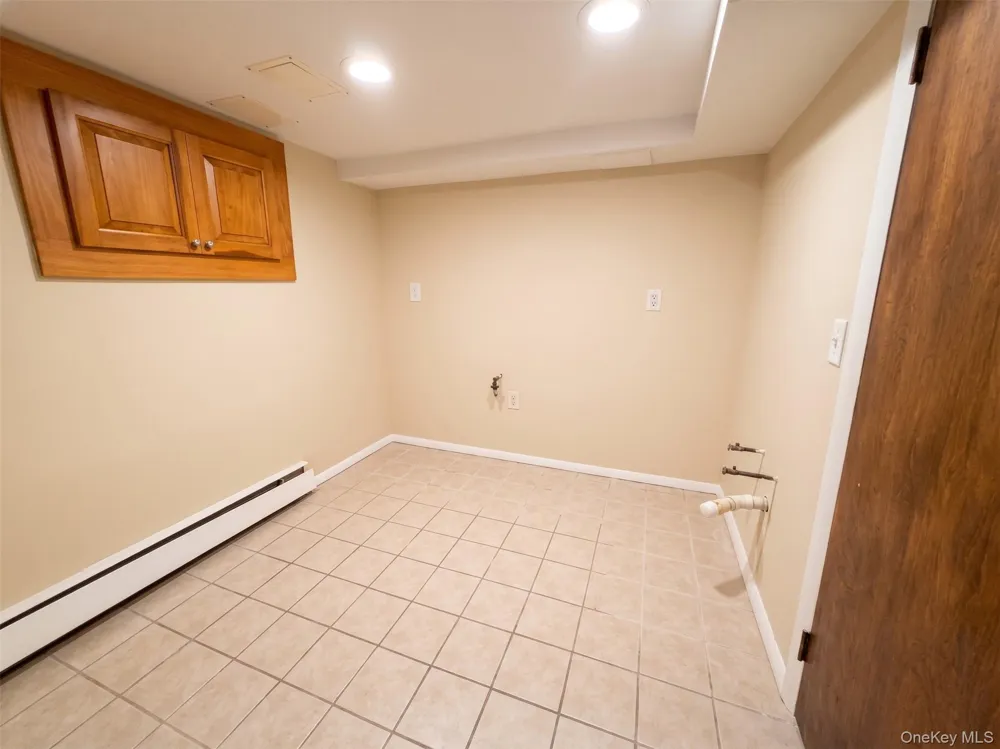 94 Fallwood Parkway Farmingdale, NY 11735