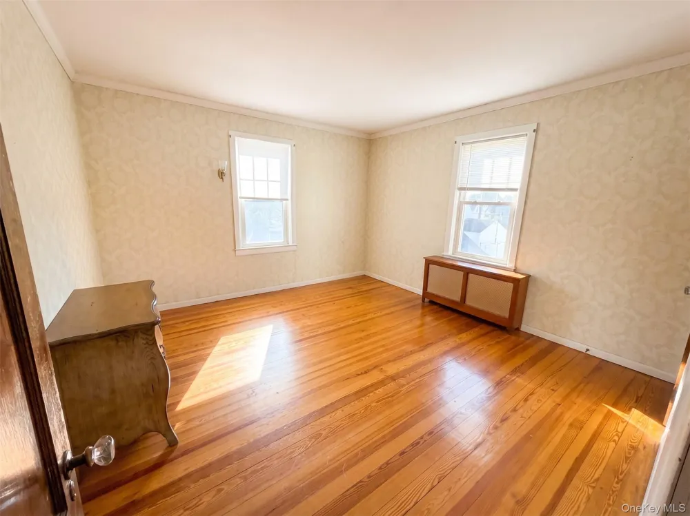 94 Fallwood Parkway Farmingdale, NY 11735