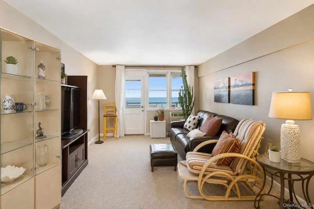 370 W Broadway #1D Long Beach, NY 11561