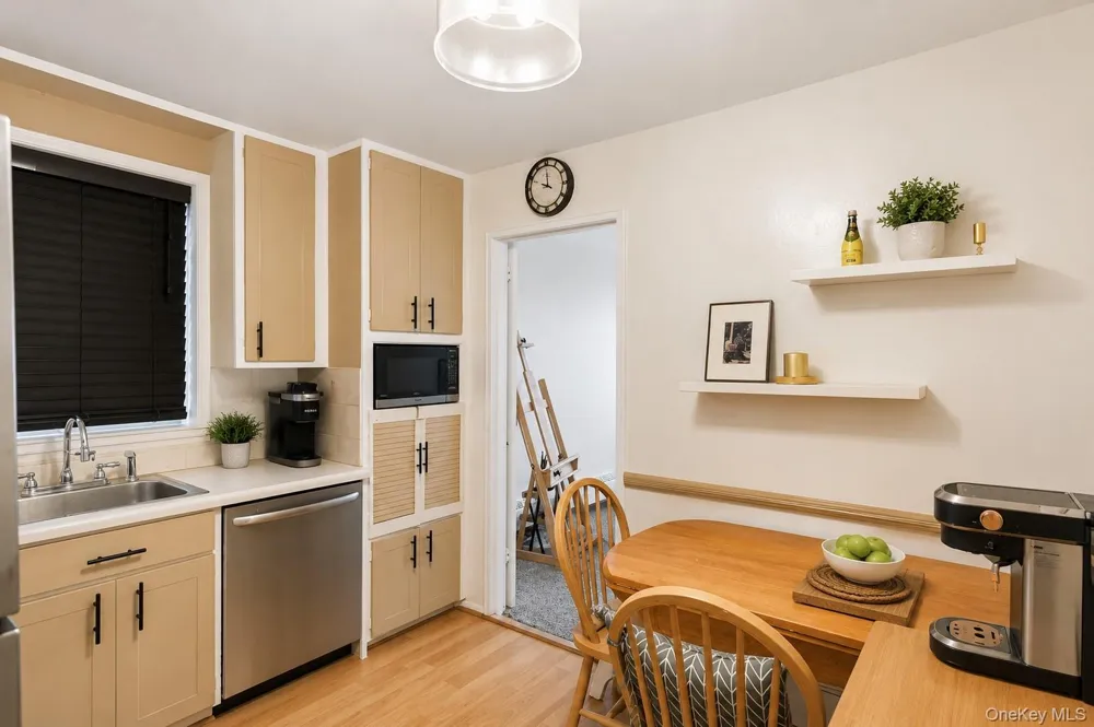 370 W Broadway #1D Long Beach, NY 11561
