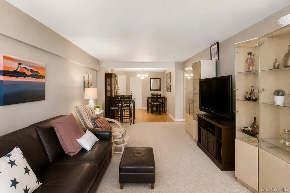 370 W Broadway #1D Long Beach, NY 11561