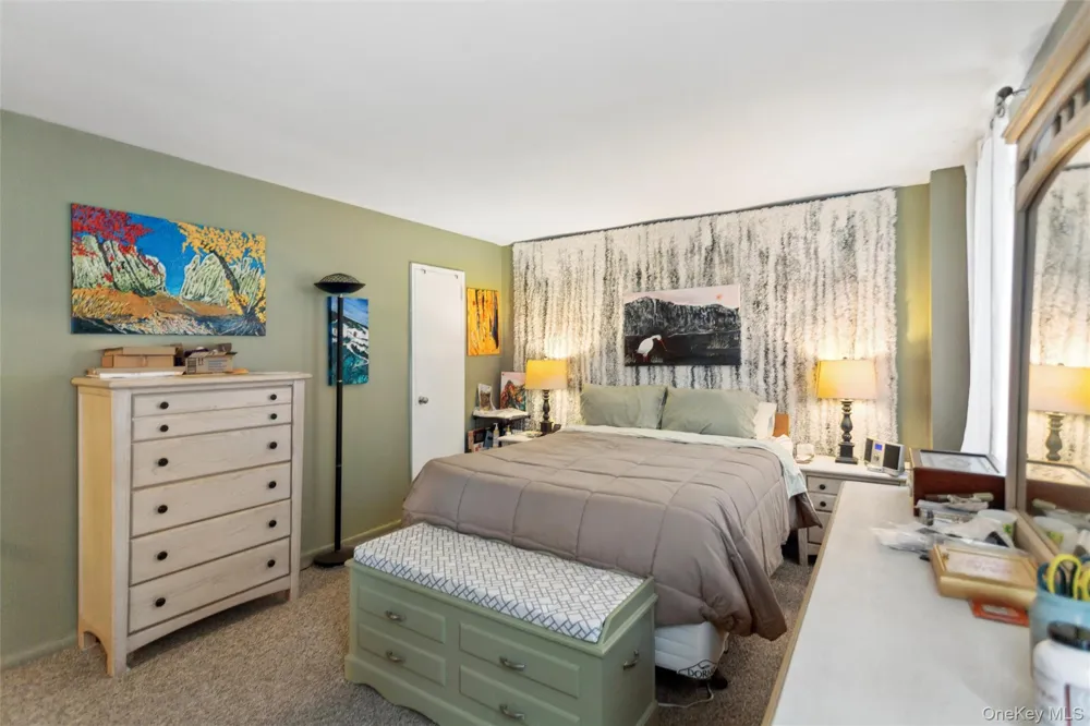 370 W Broadway #1D Long Beach, NY 11561