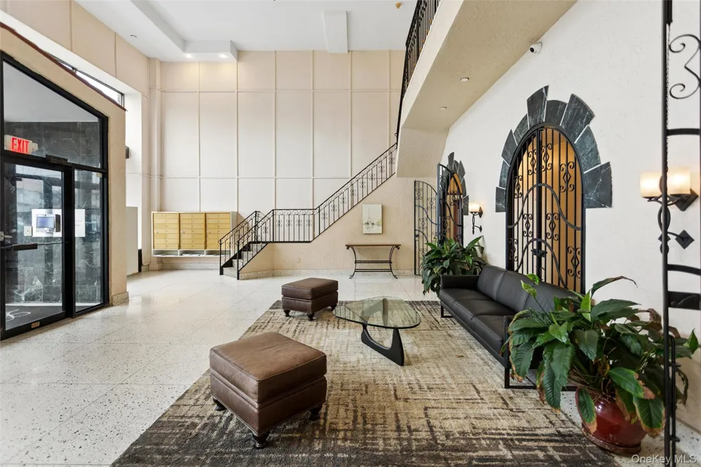 370 W Broadway #1D Long Beach, NY 11561