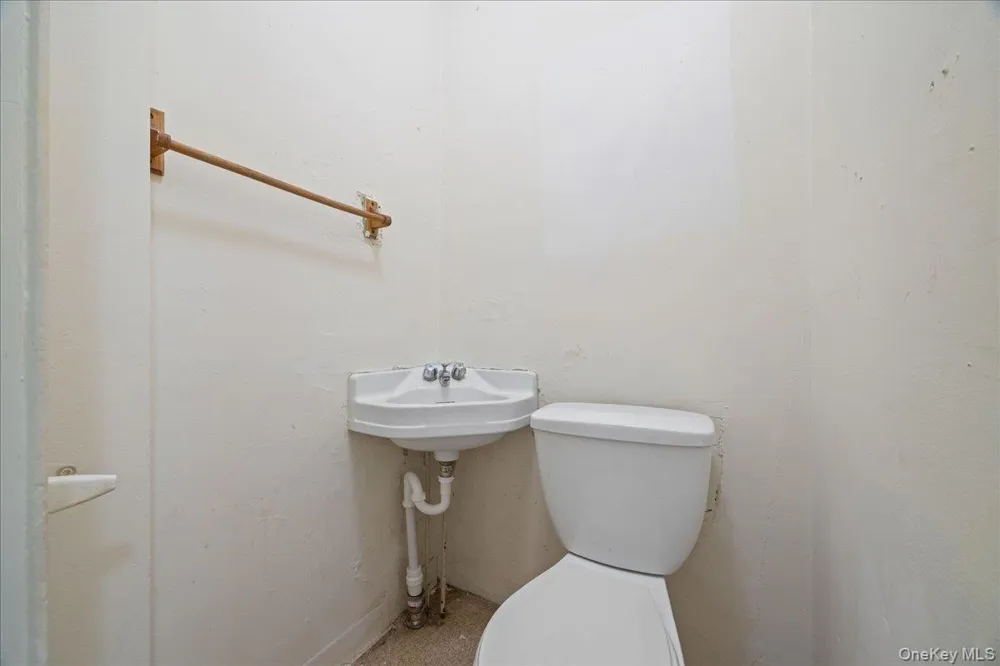 512 Warburton Avenue Yonkers, NY 10701
