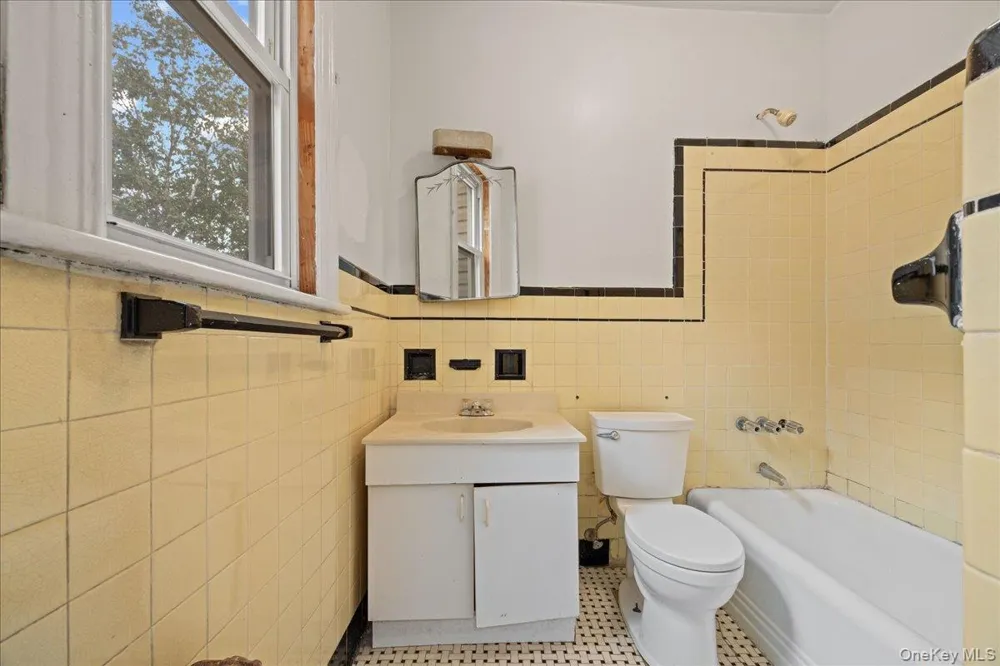 512 Warburton Avenue Yonkers, NY 10701
