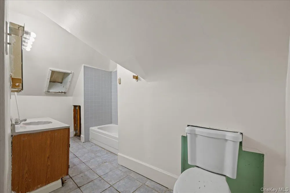 512 Warburton Avenue Yonkers, NY 10701