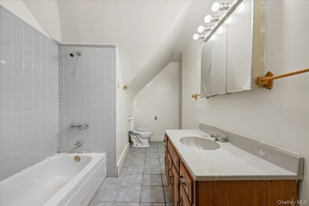 512 Warburton Avenue Yonkers, NY 10701