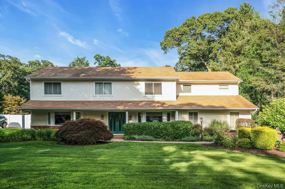 14 Tree Hollow Lane Dix Hills, NY 11746
