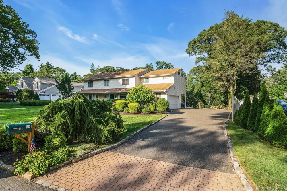 14 Tree Hollow Lane Dix Hills, NY 11746