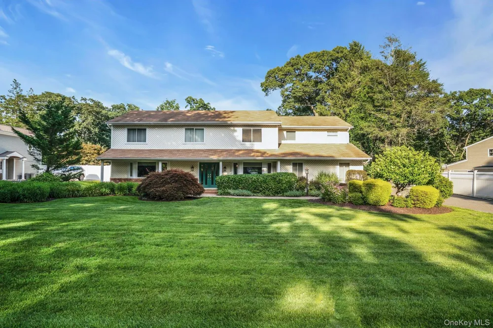 14 Tree Hollow Lane Dix Hills, NY 11746