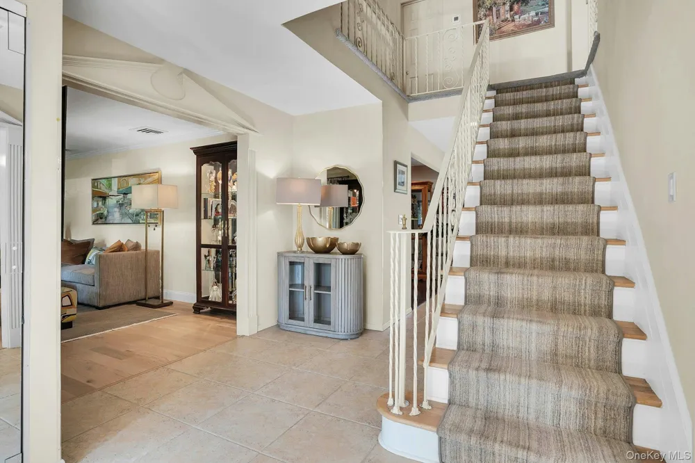 14 Tree Hollow Lane Dix Hills, NY 11746