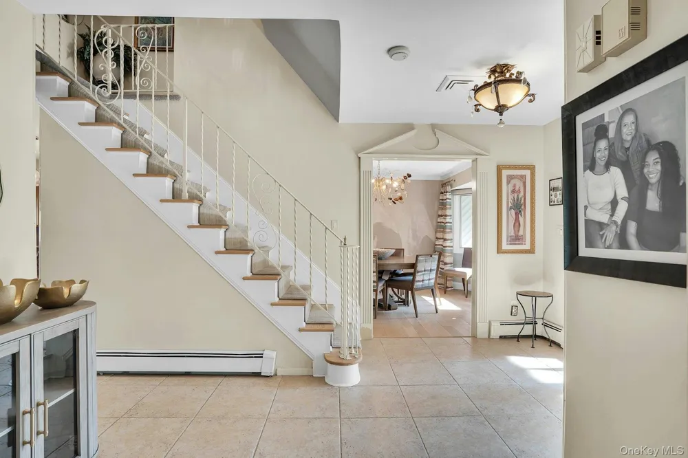 14 Tree Hollow Lane Dix Hills, NY 11746