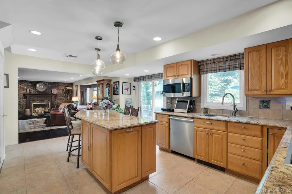 14 Tree Hollow Lane Dix Hills, NY 11746