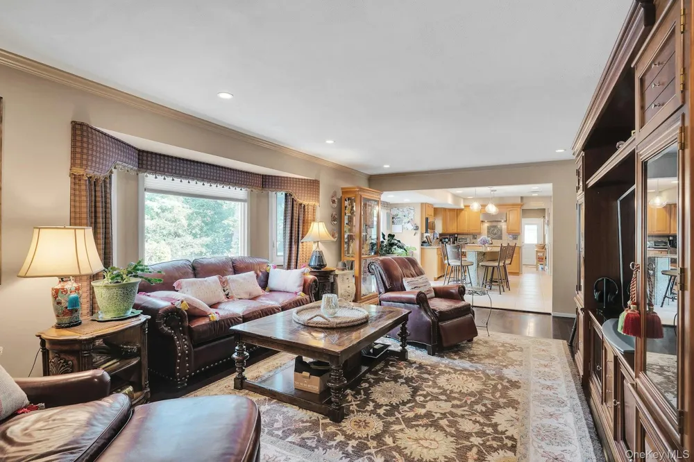 14 Tree Hollow Lane Dix Hills, NY 11746
