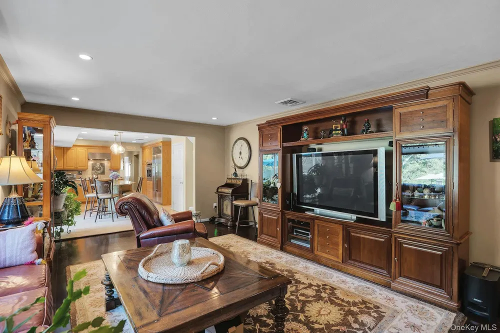 14 Tree Hollow Lane Dix Hills, NY 11746