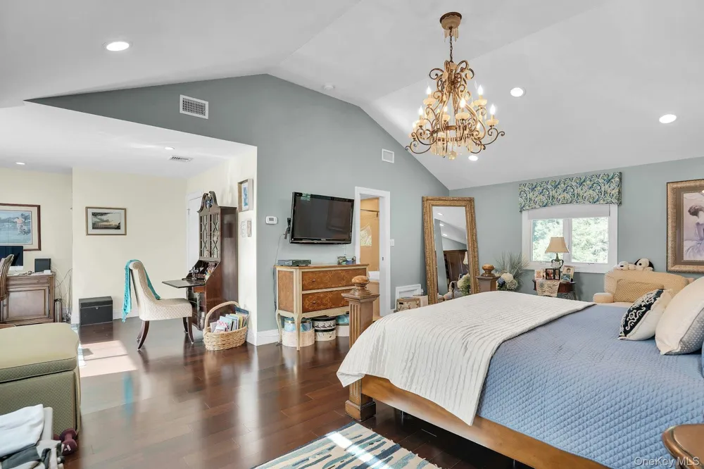 14 Tree Hollow Lane Dix Hills, NY 11746