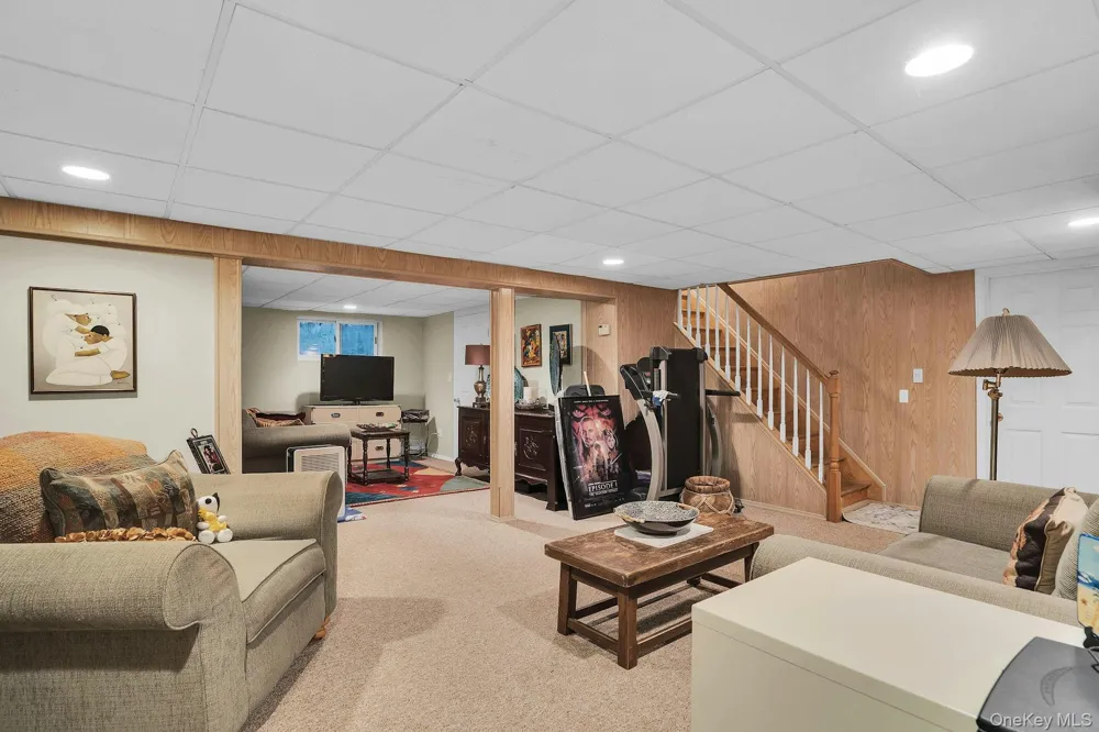 14 Tree Hollow Lane Dix Hills, NY 11746