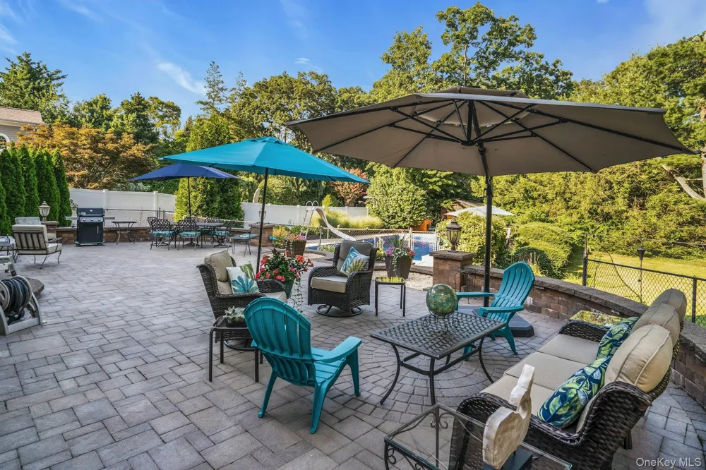 14 Tree Hollow Lane Dix Hills, NY 11746