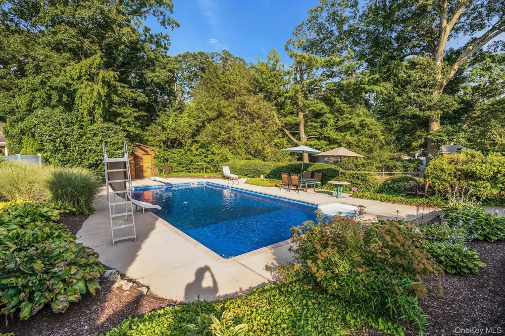 14 Tree Hollow Lane Dix Hills, NY 11746