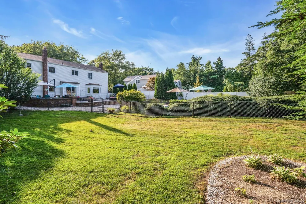 14 Tree Hollow Lane Dix Hills, NY 11746