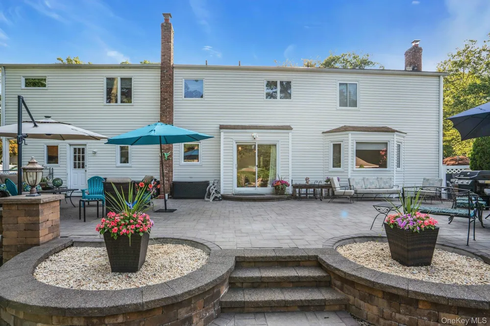 14 Tree Hollow Lane Dix Hills, NY 11746