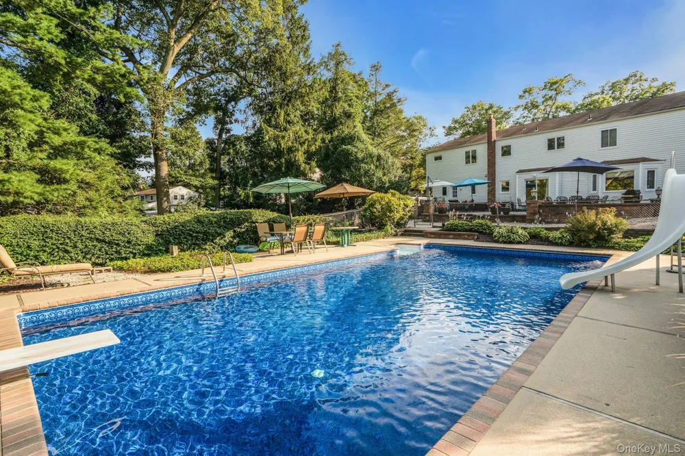 14 Tree Hollow Lane Dix Hills, NY 11746