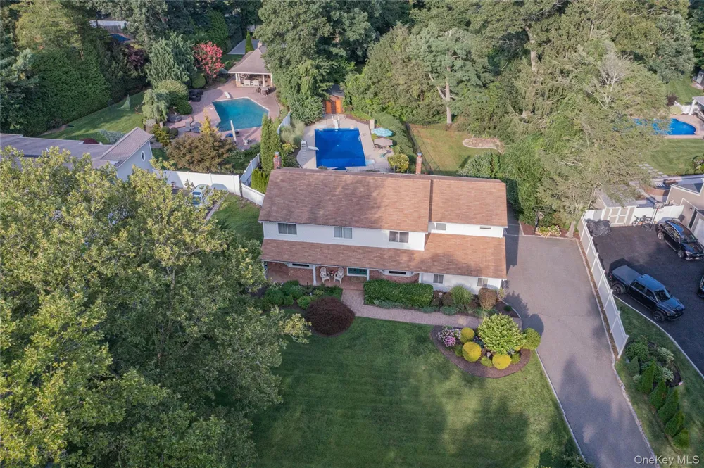 14 Tree Hollow Lane Dix Hills, NY 11746