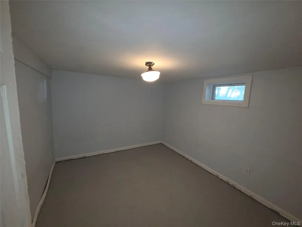 41 Lakewood Street Wyandanch, NY 11798