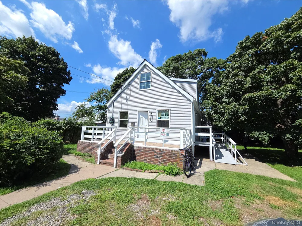 41 Lakewood Street Wyandanch, NY 11798
