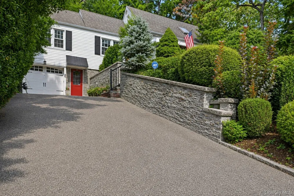 40 Cliftwood Drive Huntington, NY 11743