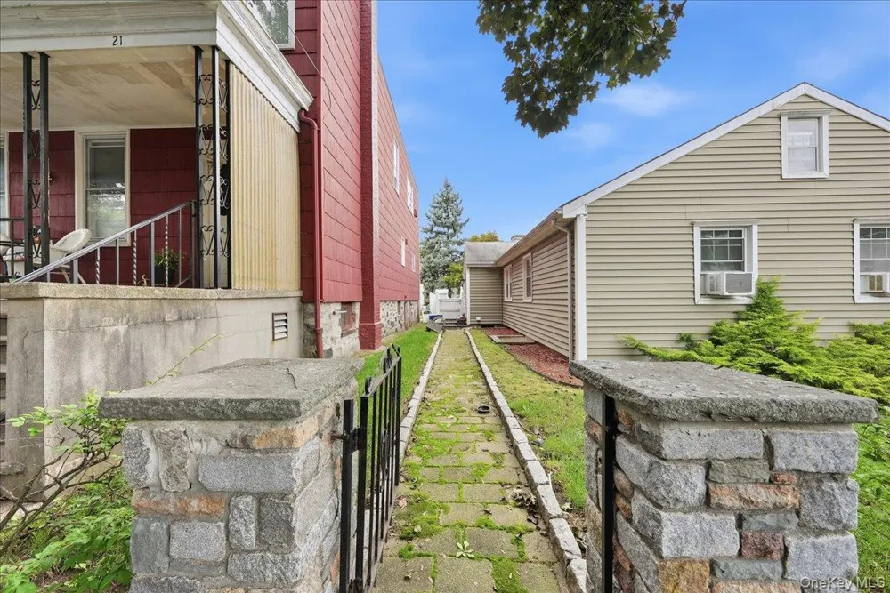 25 Coolidge Avenue Yonkers, NY 10701