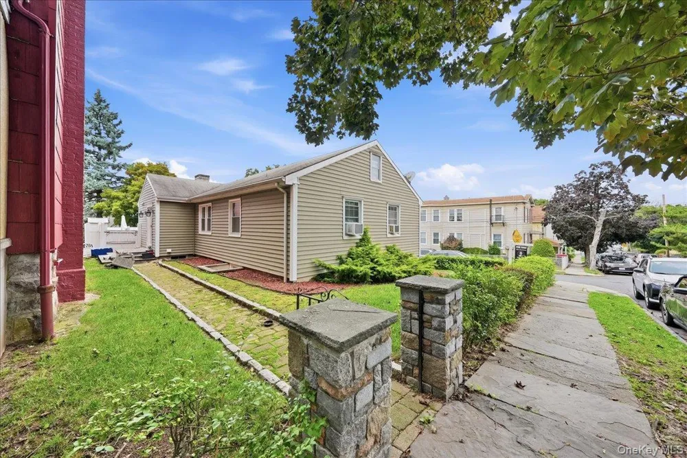 25 Coolidge Avenue Yonkers, NY 10701