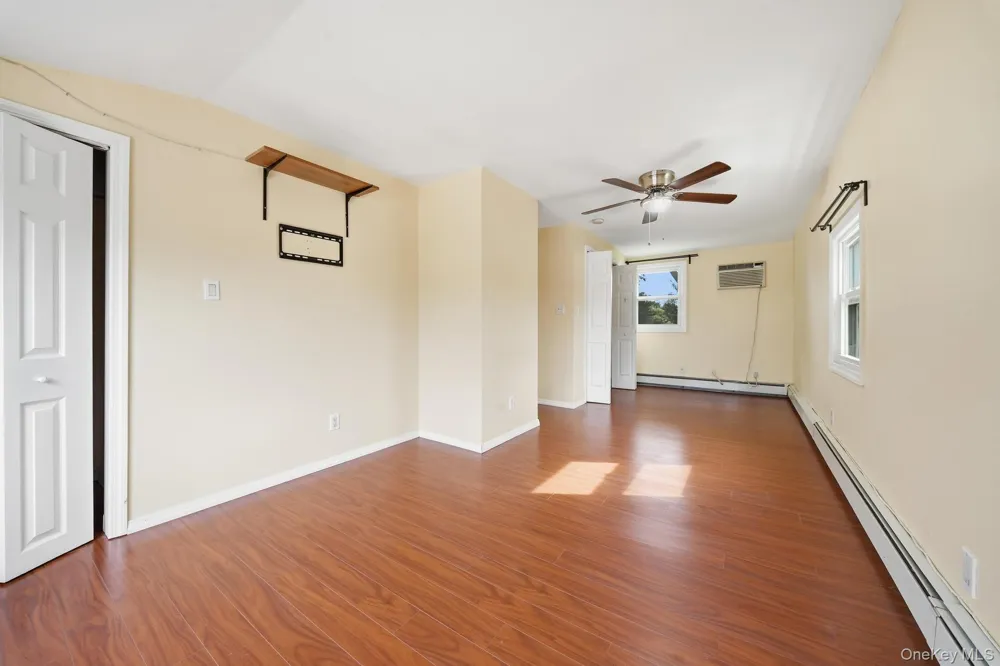 20 Needle Lane Levittown, NY 11756