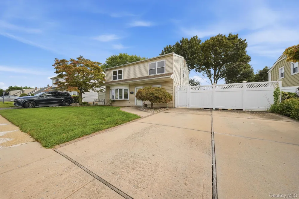 20 Needle Lane Levittown, NY 11756