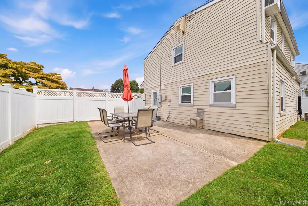 20 Needle Lane Levittown, NY 11756