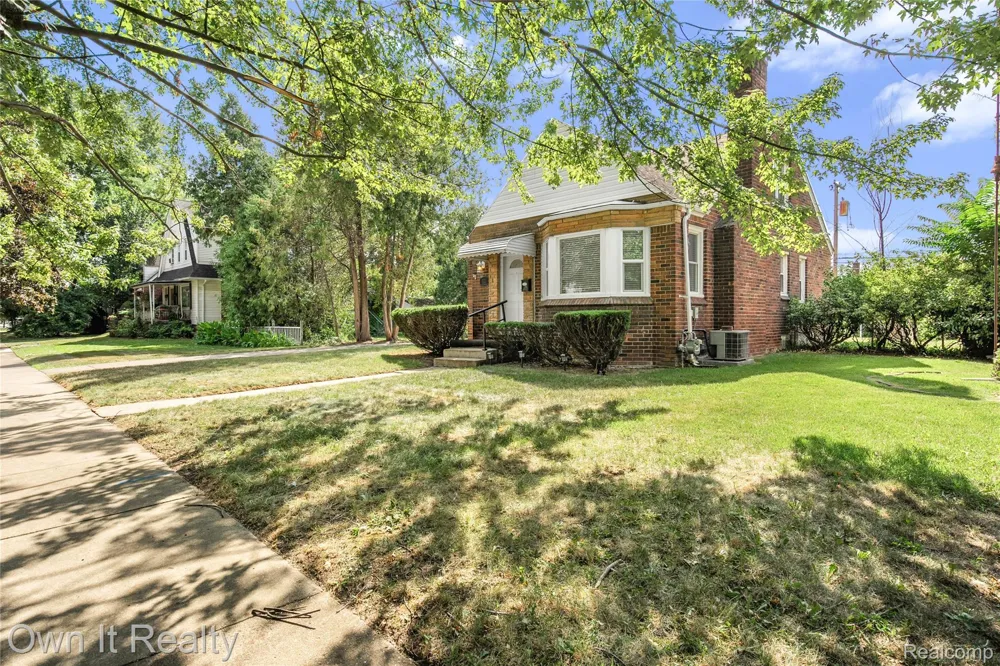 10031 Mercedes Redford Charter Township, MI 48239