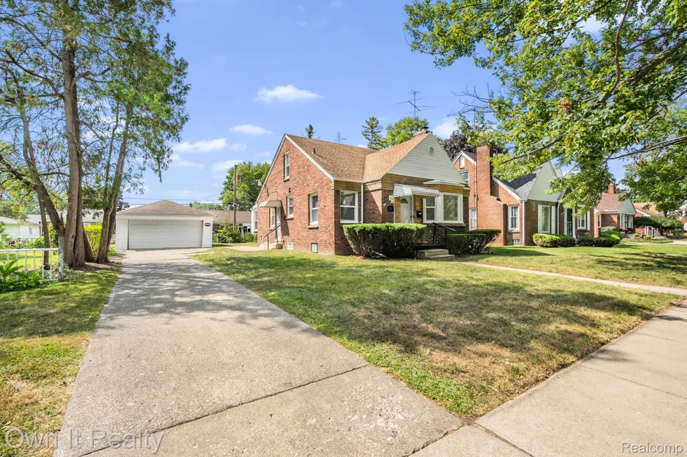 10031 Mercedes Redford Charter Township, MI 48239
