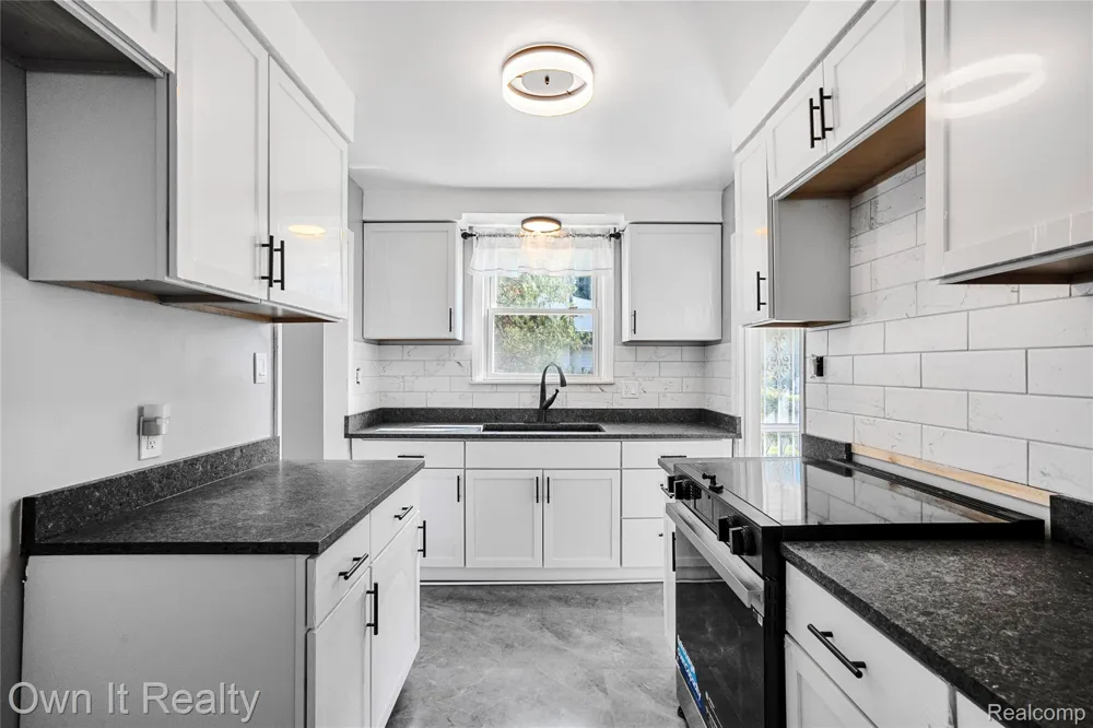 10031 Mercedes Redford Charter Township, MI 48239
