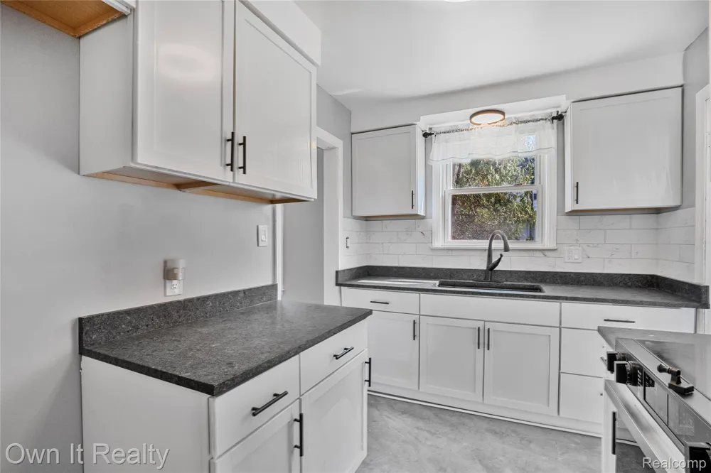 10031 Mercedes Redford Charter Township, MI 48239