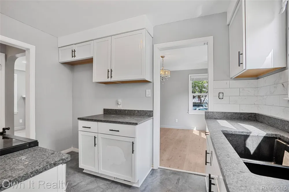 10031 Mercedes Redford Charter Township, MI 48239