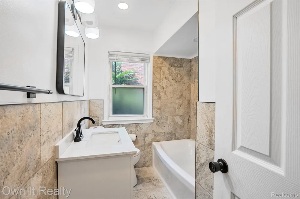 10031 Mercedes Redford Charter Township, MI 48239