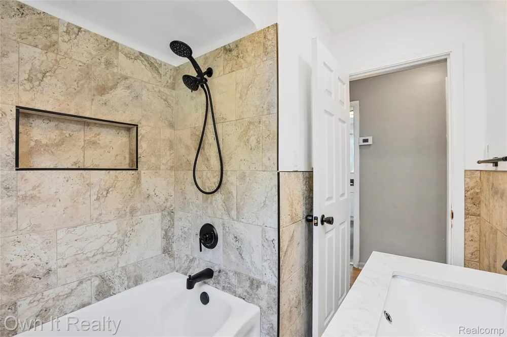 10031 Mercedes Redford Charter Township, MI 48239