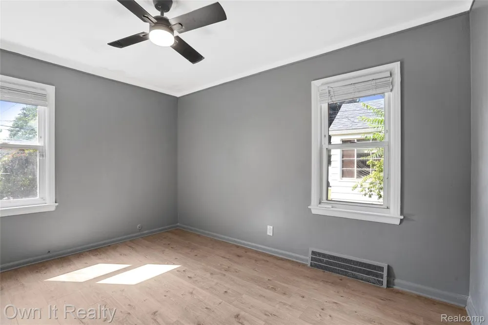 10031 Mercedes Redford Charter Township, MI 48239