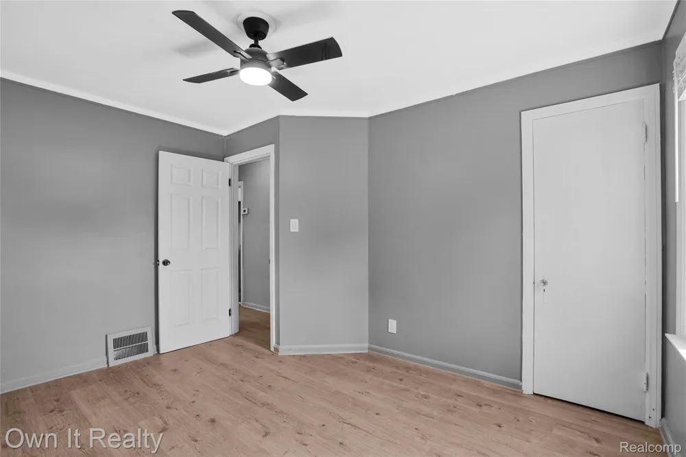 10031 Mercedes Redford Charter Township, MI 48239