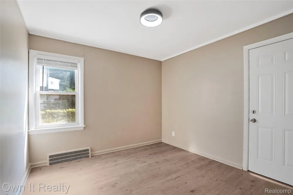 10031 Mercedes Redford Charter Township, MI 48239