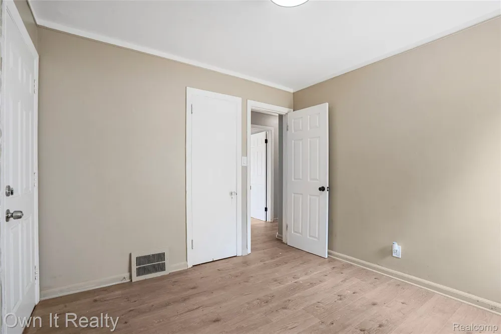 10031 Mercedes Redford Charter Township, MI 48239