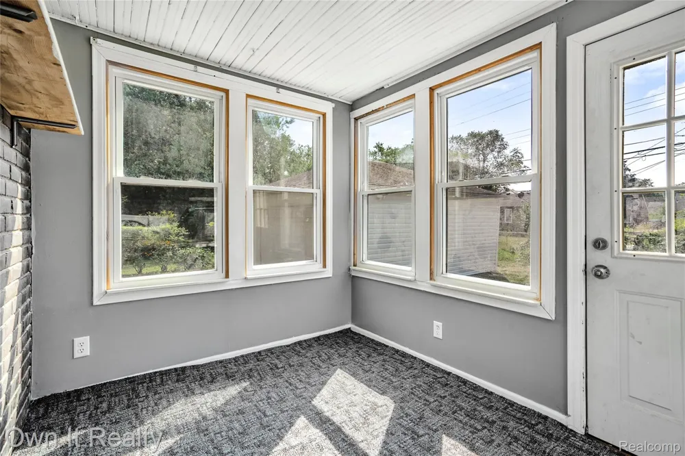10031 Mercedes Redford Charter Township, MI 48239
