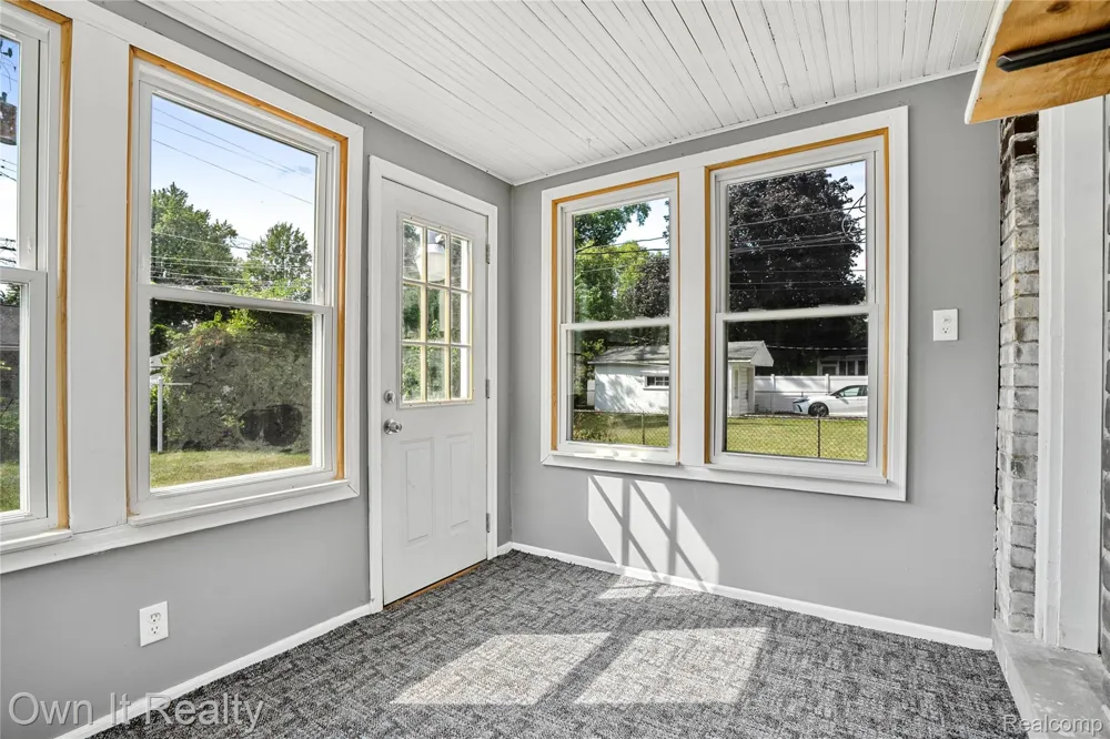 10031 Mercedes Redford Charter Township, MI 48239